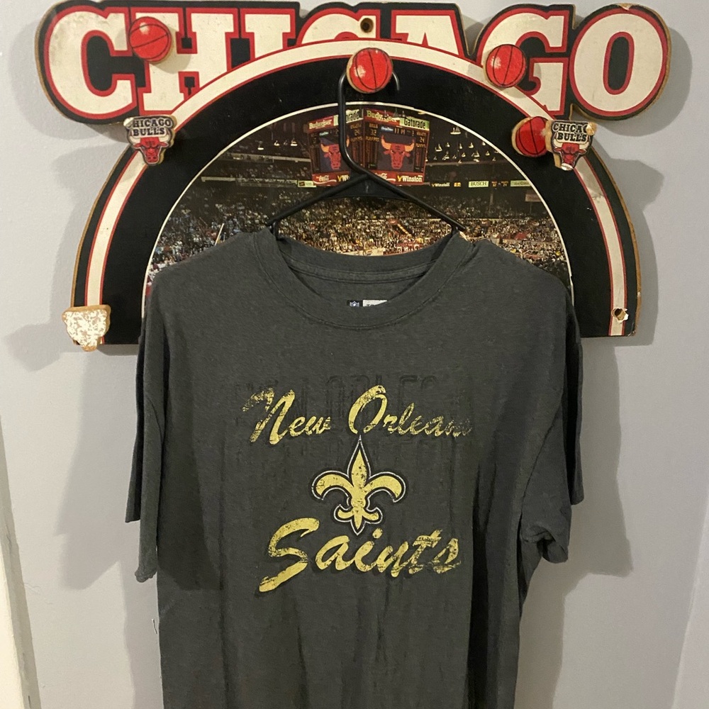 New Orleans saints t shirt size large